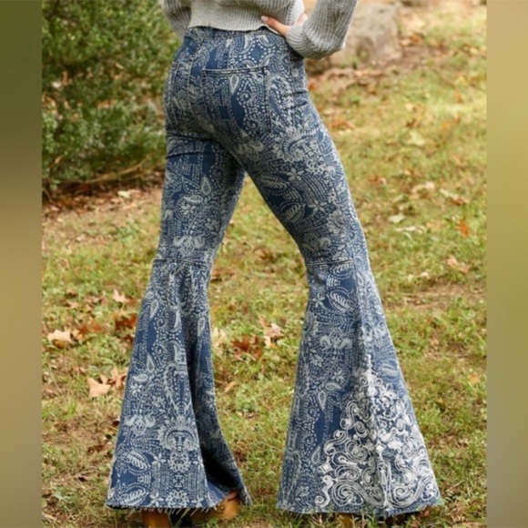 Free People Embellished Float On Flare Jeans 24 - Picture 2 of 10